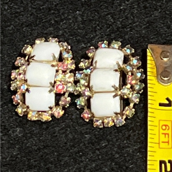 Beautiful Vintage Large Oval Clip On Earrings - Picture 8 of 9